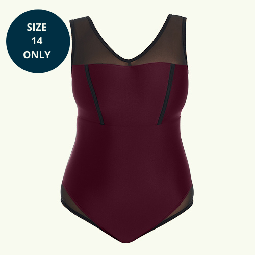 Hannah wears size 16 Monroe