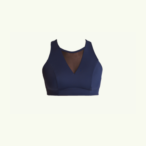 Emma wears size 10 Monroe