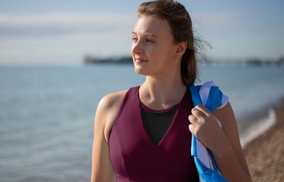 Amy wears size 14 Monroe