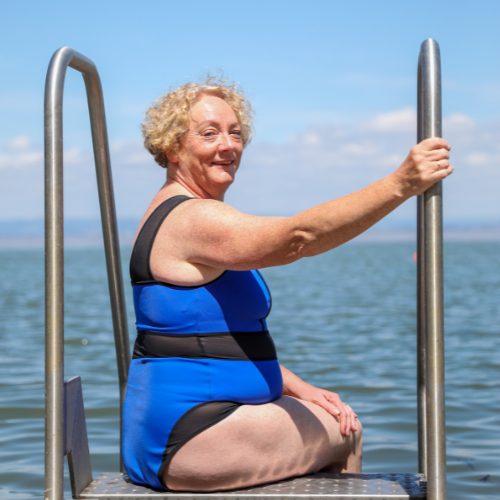 Mary wears size 16 Monroe