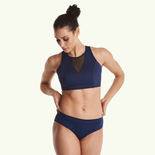 Emma wears size 10 Monroe