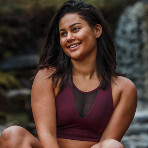 Amanda wears size 14 Monroe Top, size 14 Bottoms