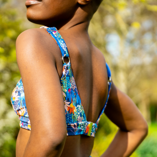 Madeleine wears size 16 Monroe