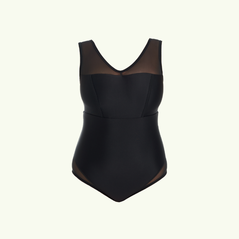 Abby wears size 16 Monroe