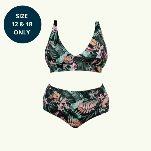 Giorgia wears size 12 Monroe