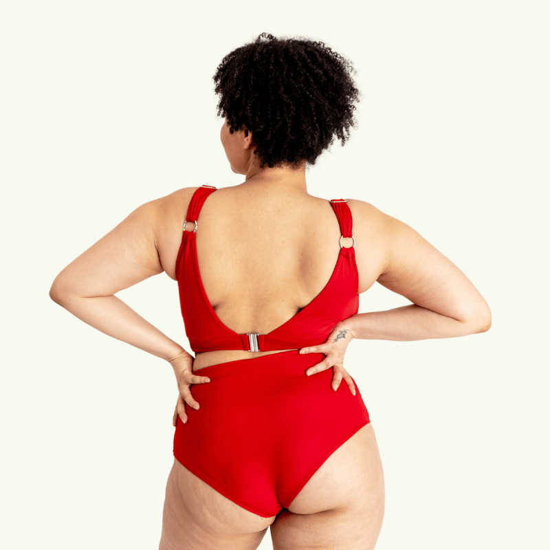 Terri wears size 14 Monroe