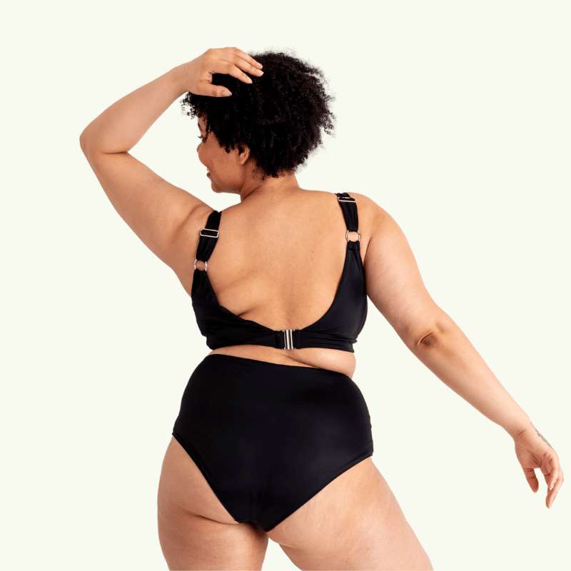 Terri wears size 14 Monroe