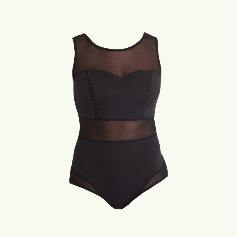 Kyi wears size 10 Hepburn