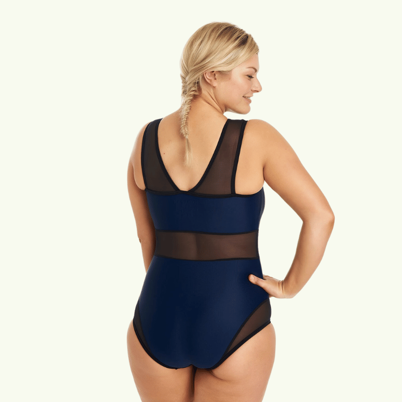 Vix wears size 14 Monroe