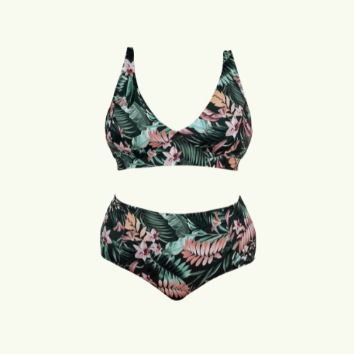 Giorgia wears size 12 Monroe