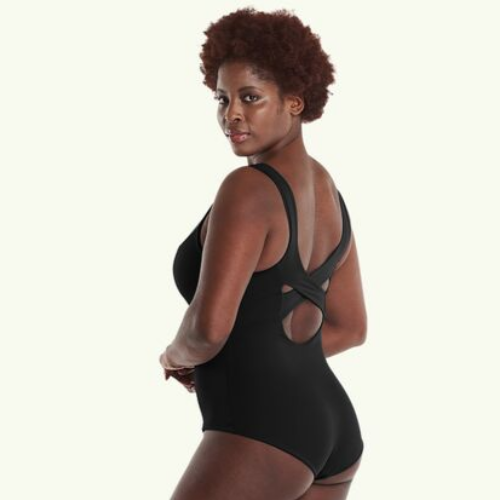 Ana wears size 24 Monroe