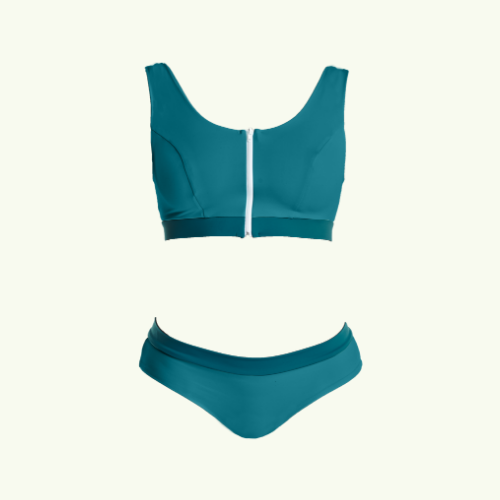 Amanda wears size 14 Monroe Top, size 14 Bottoms