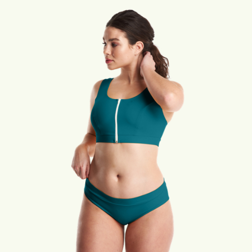 Amanda wears size 14 Monroe Top, size 14 Bottoms