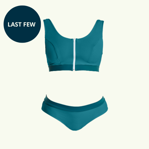 Jess wears size 14 Hendricks Top, size 14 Bottoms