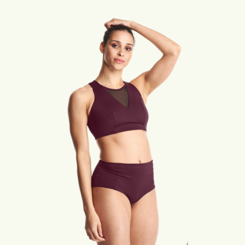 Tahlia wears size 10 Monroe