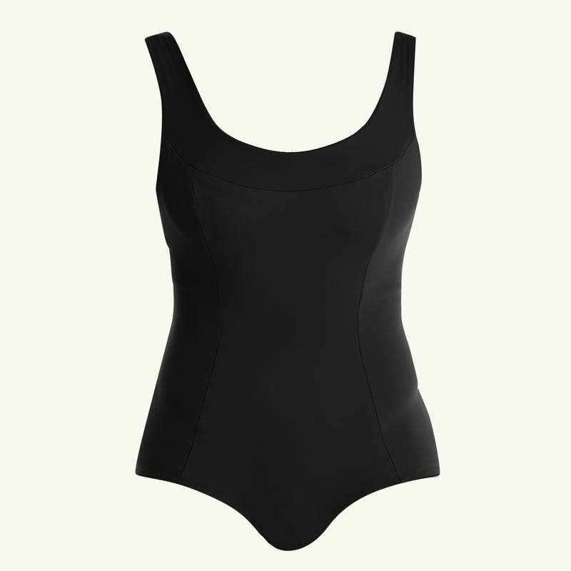 Ana wears size 24 Monroe